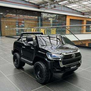 Toyota Hilux Black