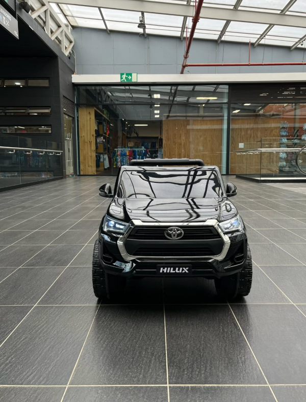 Toyota Hilux Black